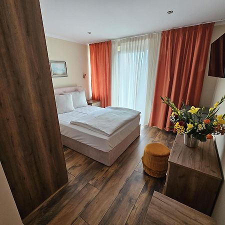 Hotel Post Нюртинген Екстериор снимка