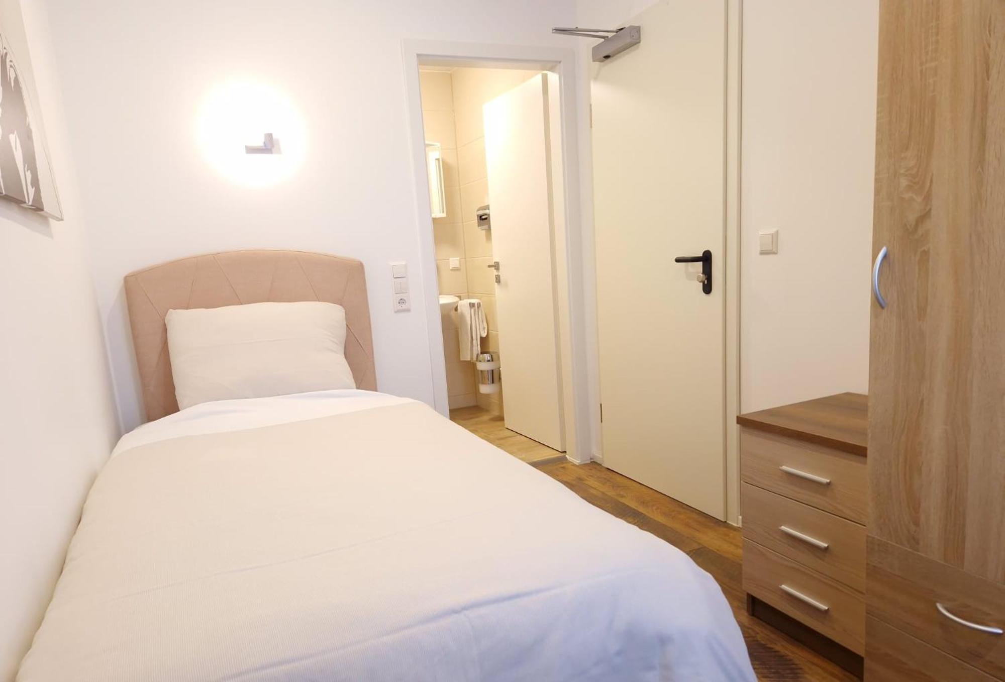 Hotel Post Нюртинген Екстериор снимка