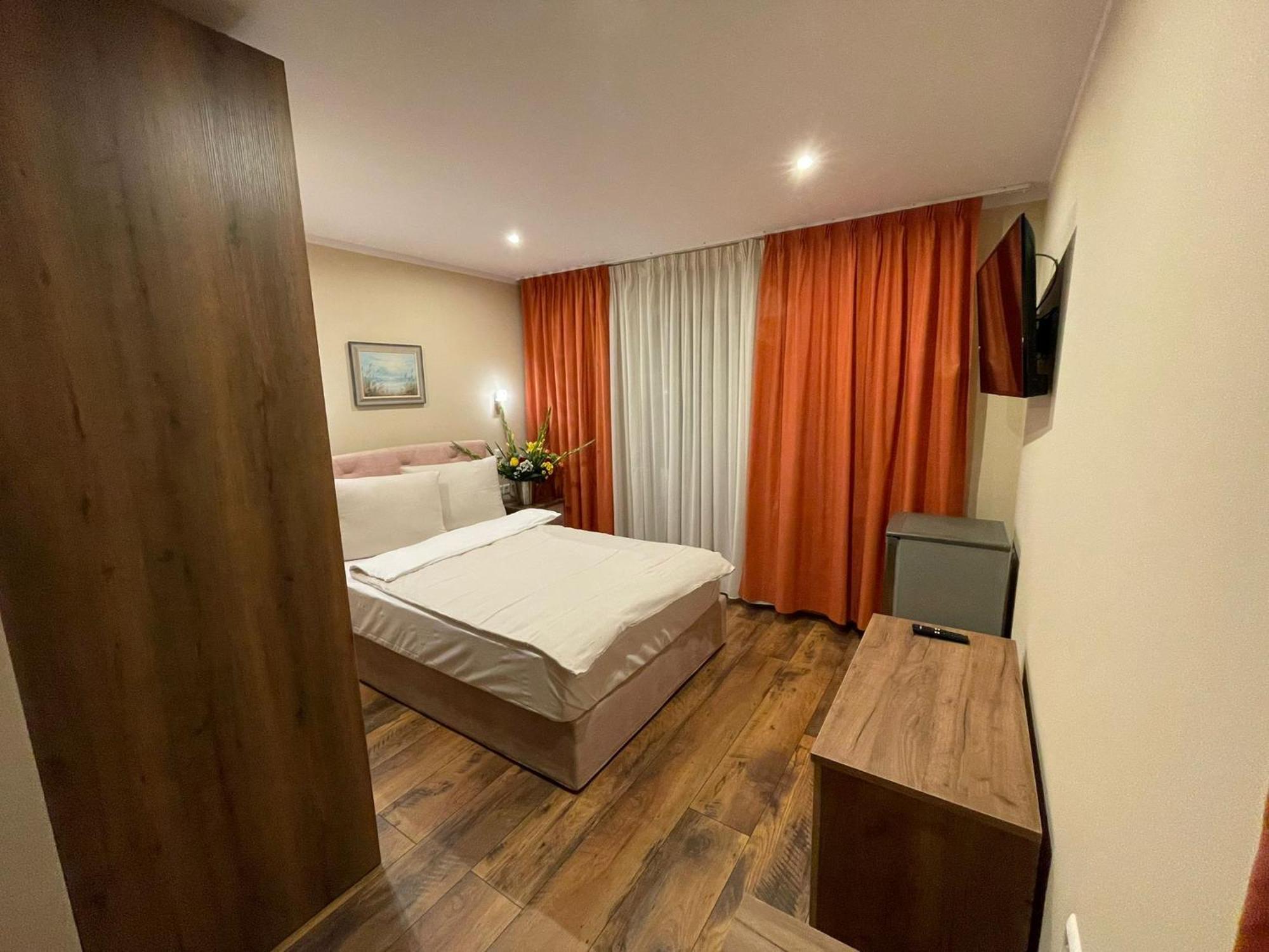 Hotel Post Нюртинген Екстериор снимка