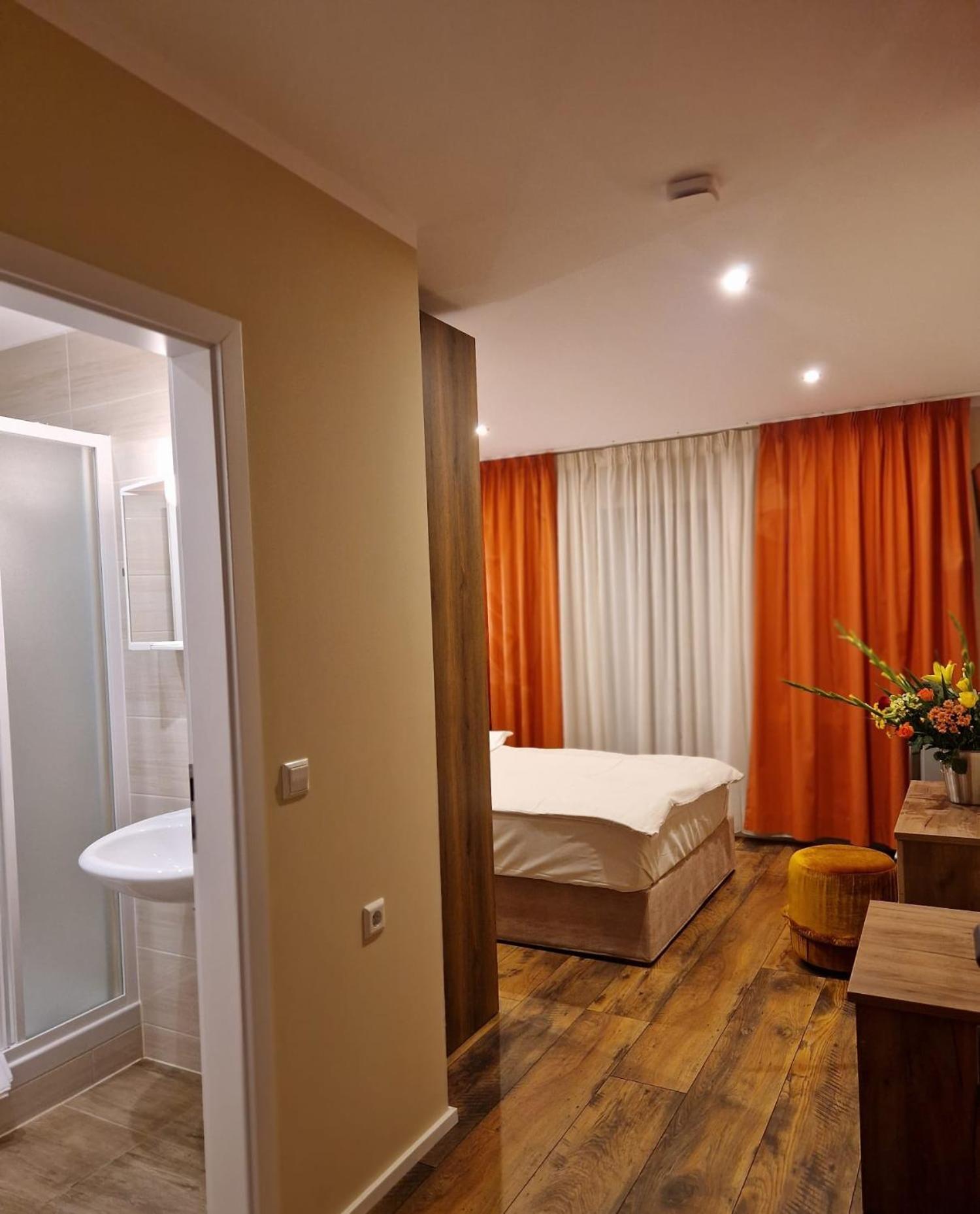 Hotel Post Нюртинген Екстериор снимка