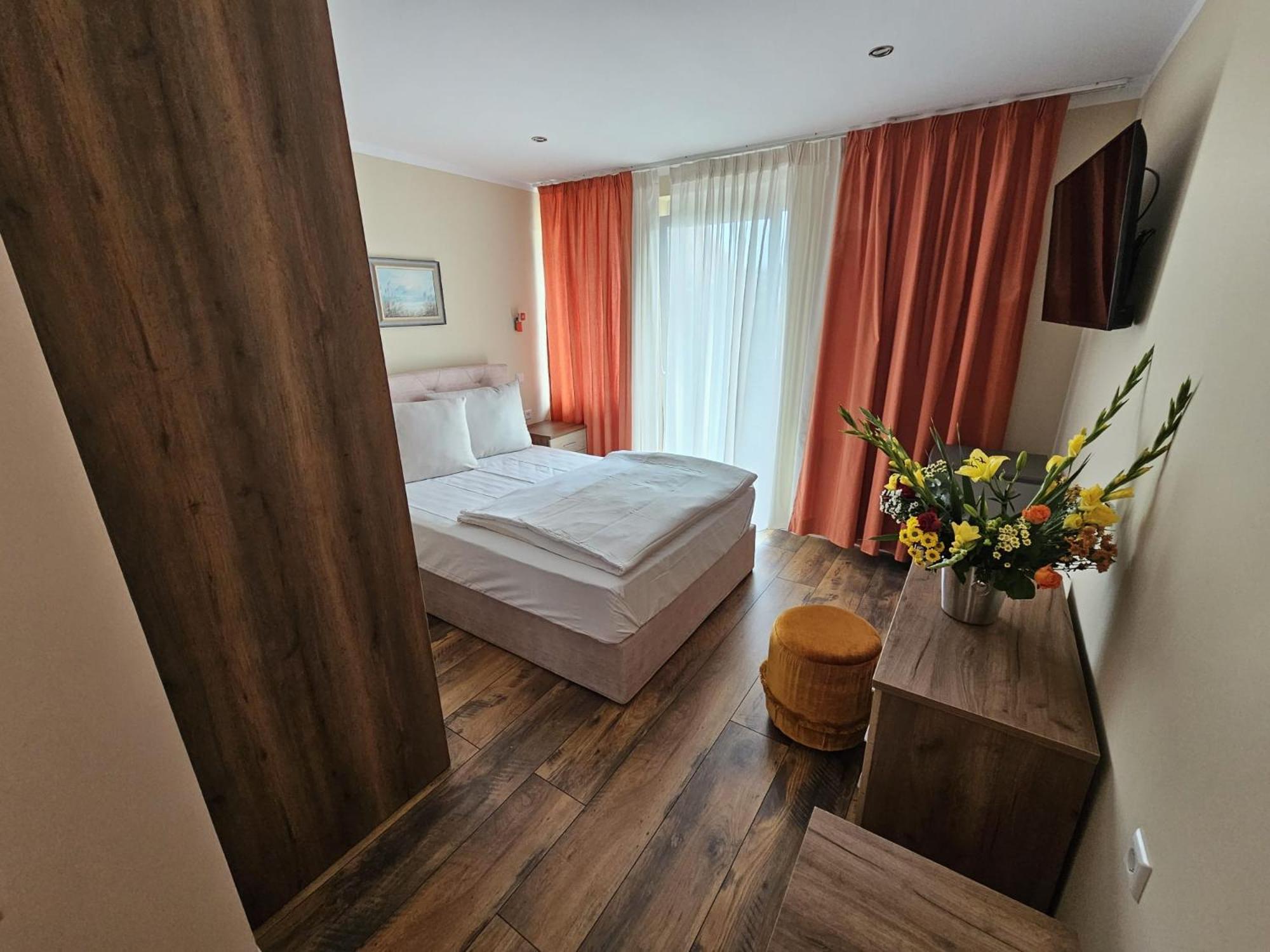 Hotel Post Нюртинген Екстериор снимка