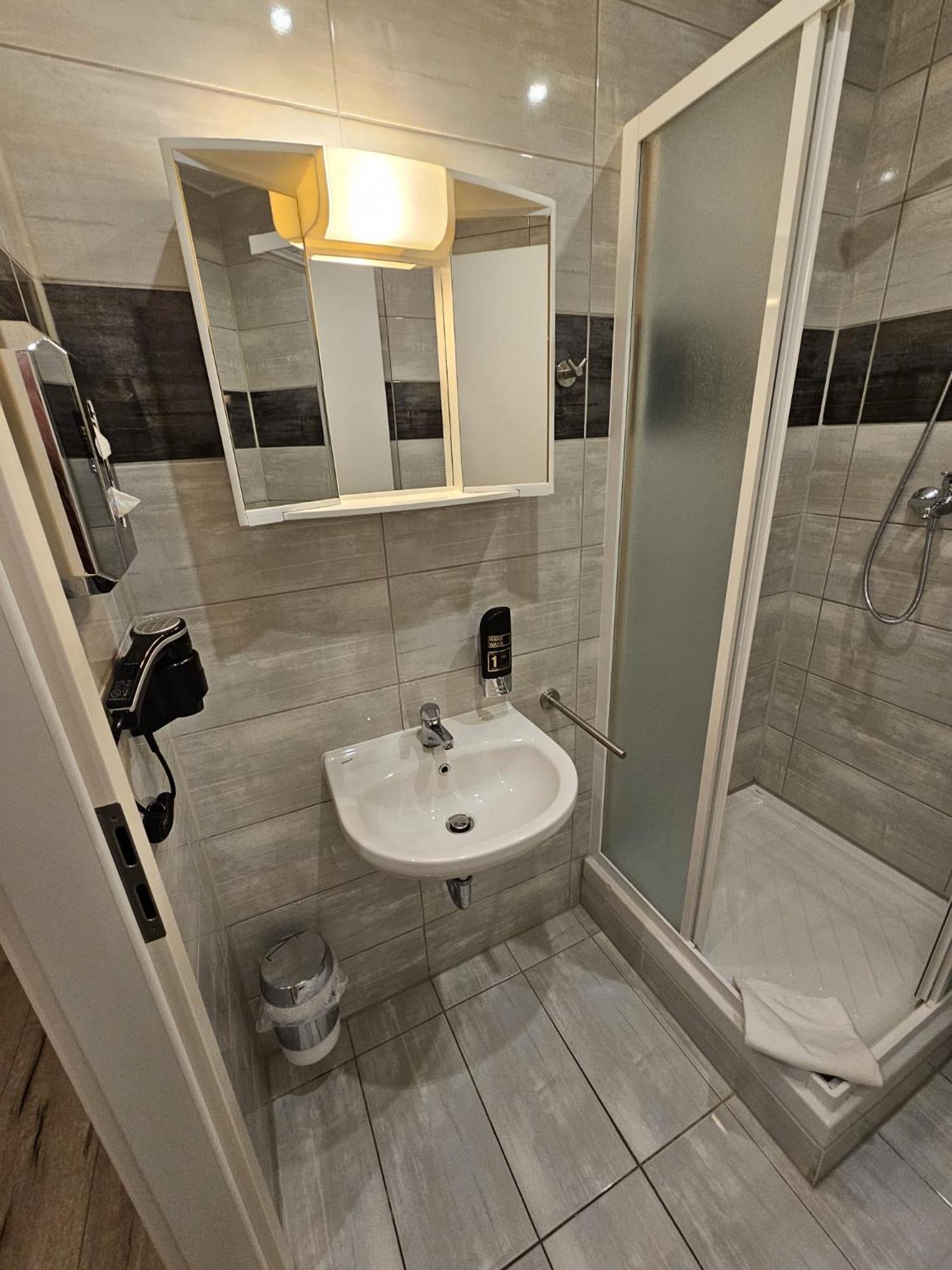 Hotel Post Нюртинген Екстериор снимка
